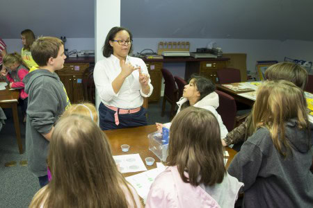 Tia Jones '17 explains the various kinds of finger prints.