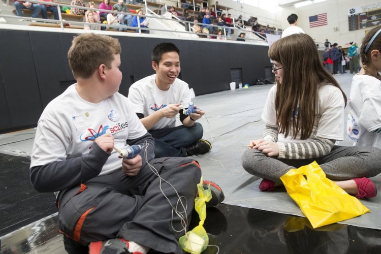 Activities and events during Science Fest weekend! Tu Nguyen shows different ways to create a circuit.