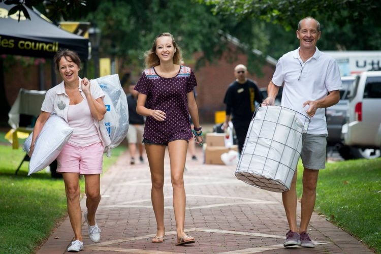 New students move in