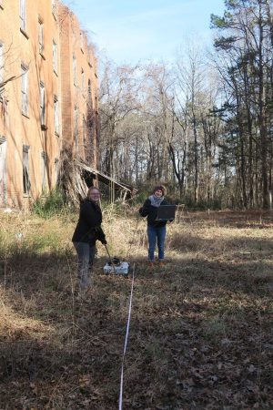 Allison Brooks '18 and Jessy Spencer '18 use the GPR device at the old site of Randolph-Macon College.