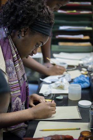 Ranita Opoku-Sarfo ‘21 participates in a special painting workshop based on the new exhibition.