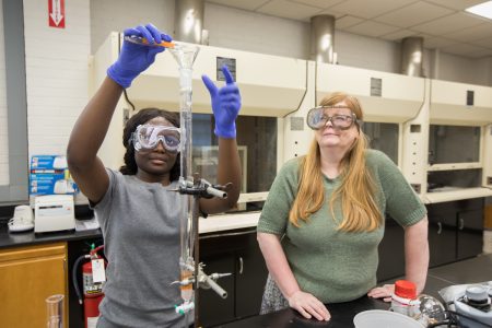 Professor Ann Fabirkiewicz (right) watches as Valarie Osei-Akyeampong ’19 works to extract pigment from a sample of rice