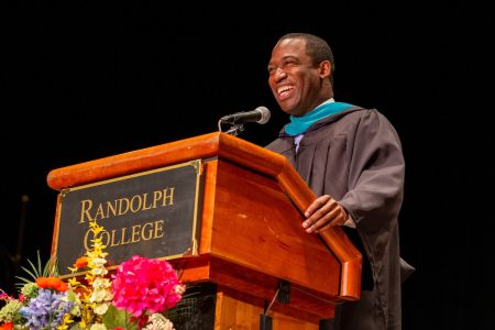 Mayor Levar M. Stoney gives his Commencement address 