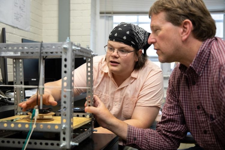 Leif Kvarnes and professor Peter Sheldon build a machine to test the durability of antimicrobial surface samples