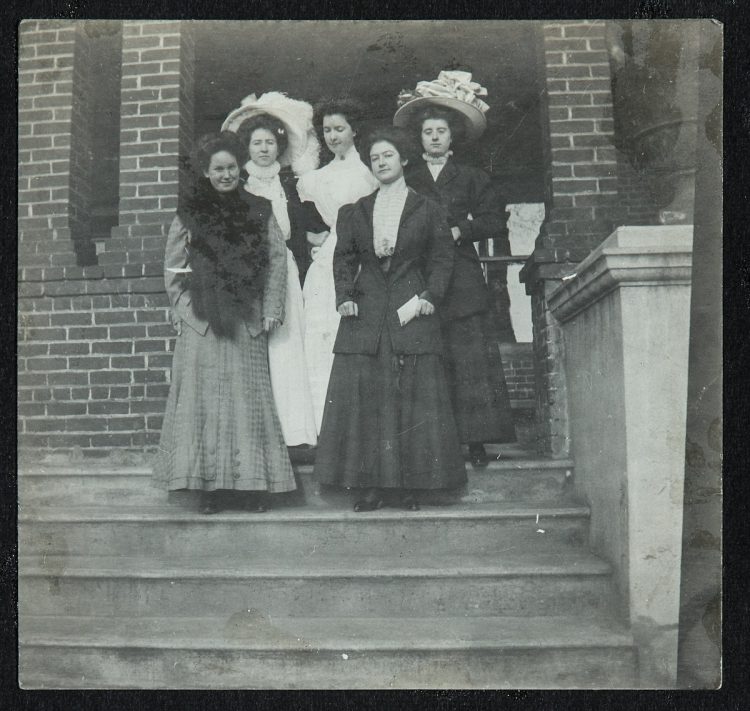 Students dressed in 1920 apparel