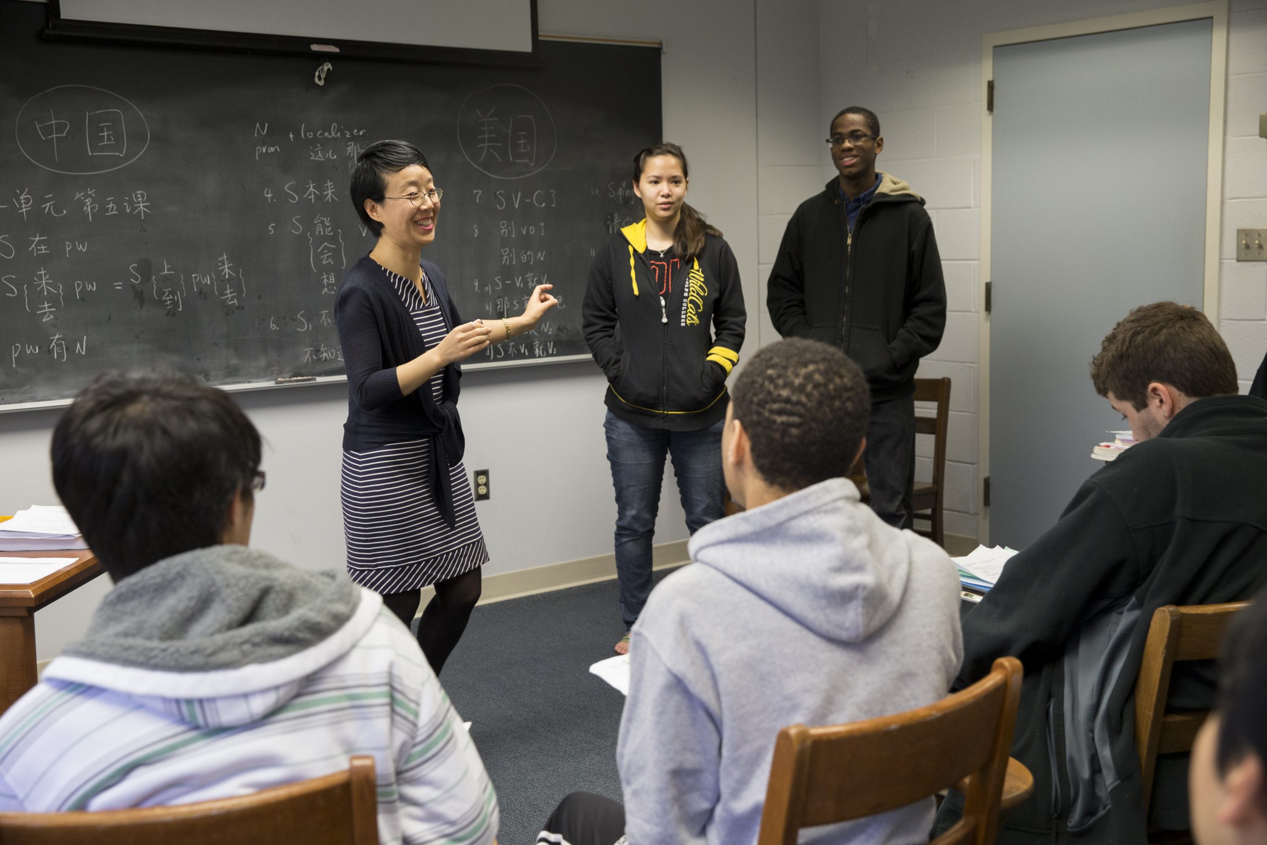 Professor Kun An teaches a Chinese language class.