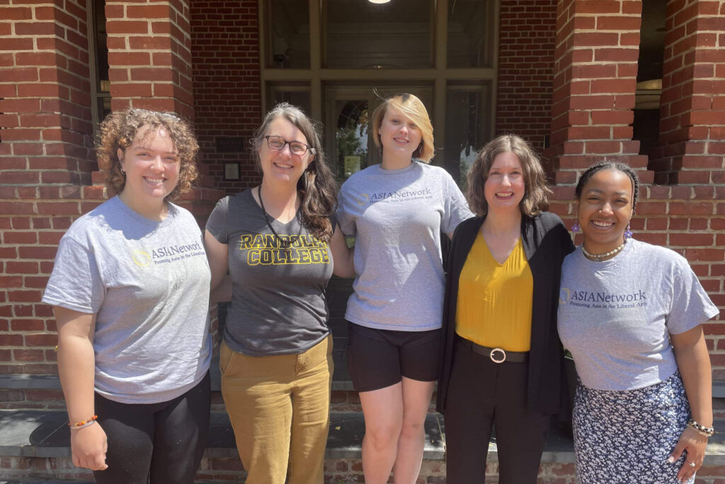 From left to right, Delaney Scott ’23, professor Suzanne Bessenger, Kai Miller ’24, Interim Provost and Vice President for Academic Affairs Liz Perry-Sizemore, and Jordyn Shumpert ’25