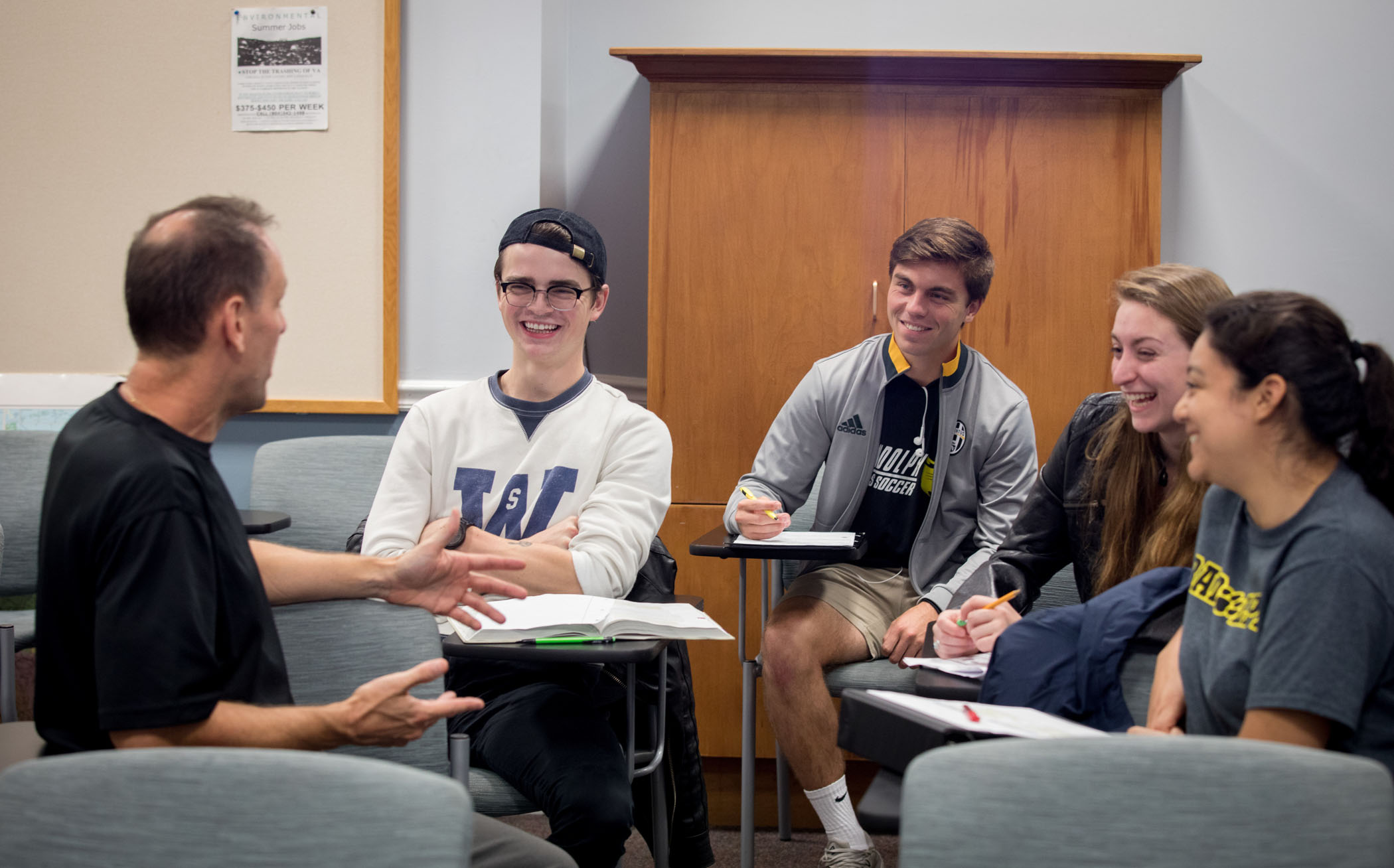 Economics professor Jeff Heinfeldt leads group discussion.