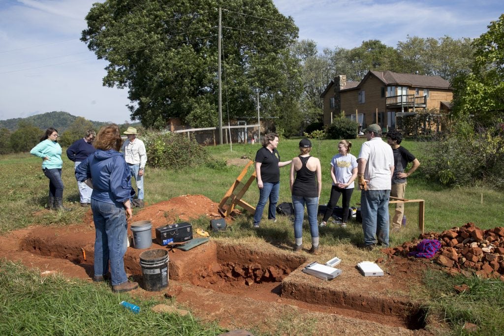 Professor Sarah Sojka, Sara Woodward '16, and Hagay Haut '16 speak with other volunteers in the archaeology project at the site of the uncovered jailhouse. Professor Sarah Sojka, Sara Woodward '16, and Hagay Haut '16 speak with other volunteers in the archaeology project at the site of the uncovered jailhouse.