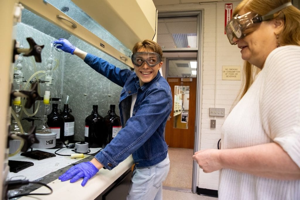 Darius Chernitsky and professor Ann Fabirkiewicz run a sample through a soxhlet extractor