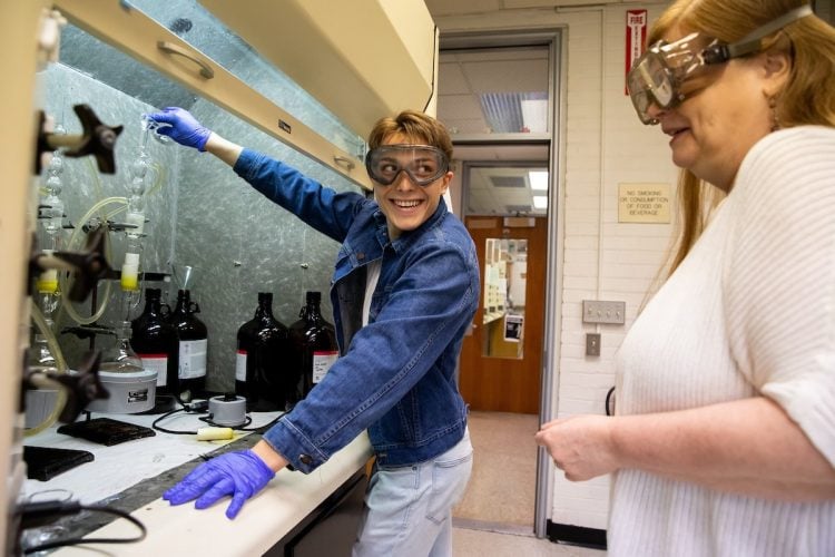 Darius Chernitsky and professor Ann Fabirkiewicz run a sample through a soxhlet extractor