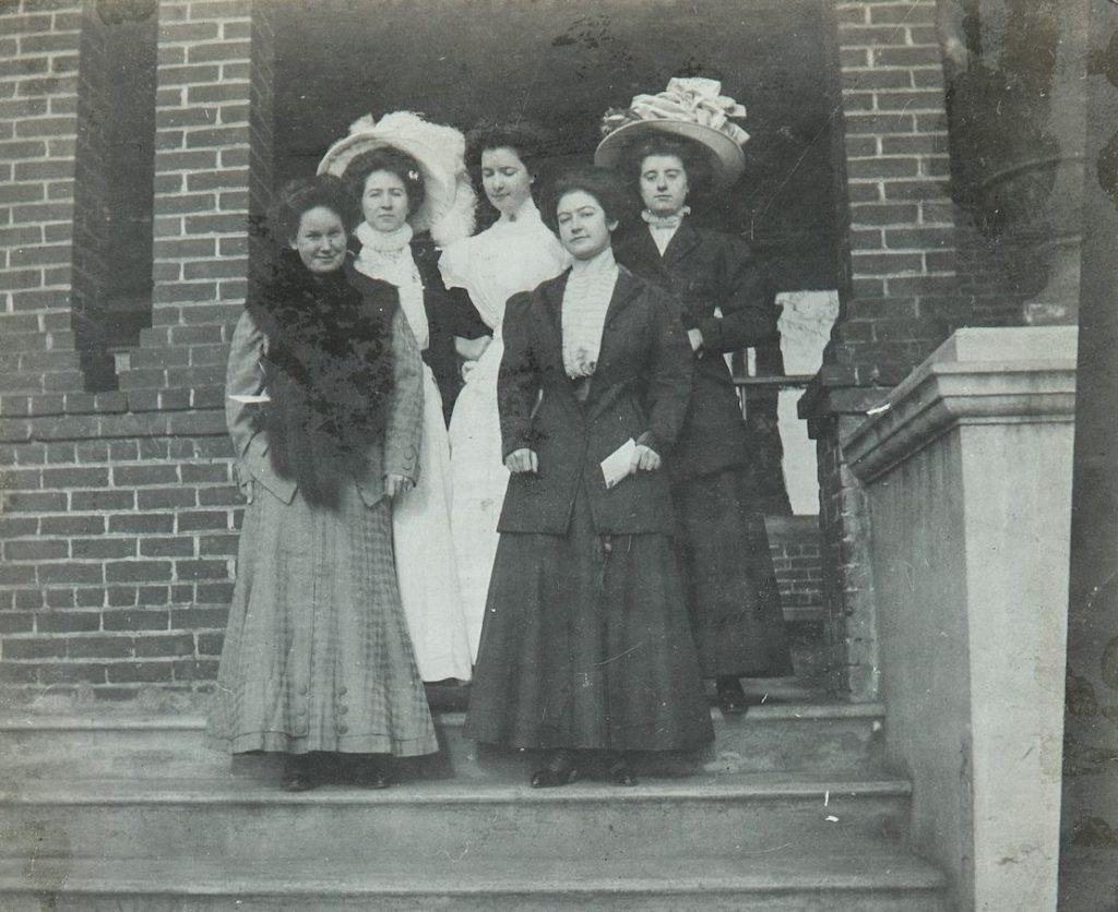 Students dressed in 1920 apparel