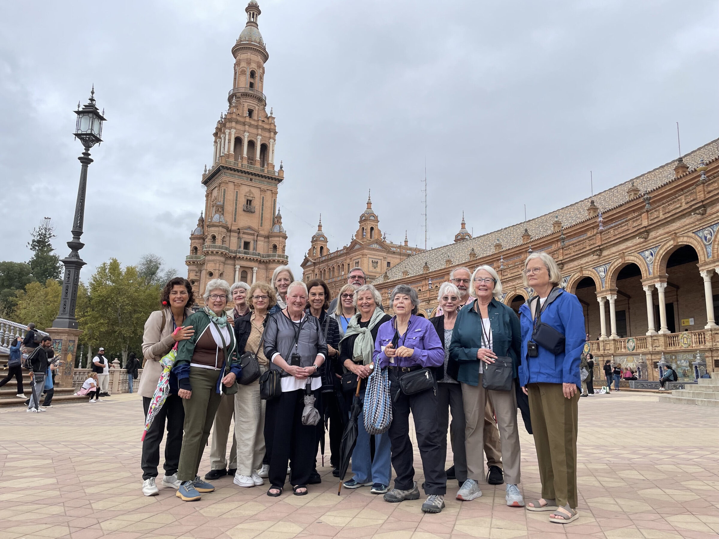 A group of alums pose in Plaza de Espana 