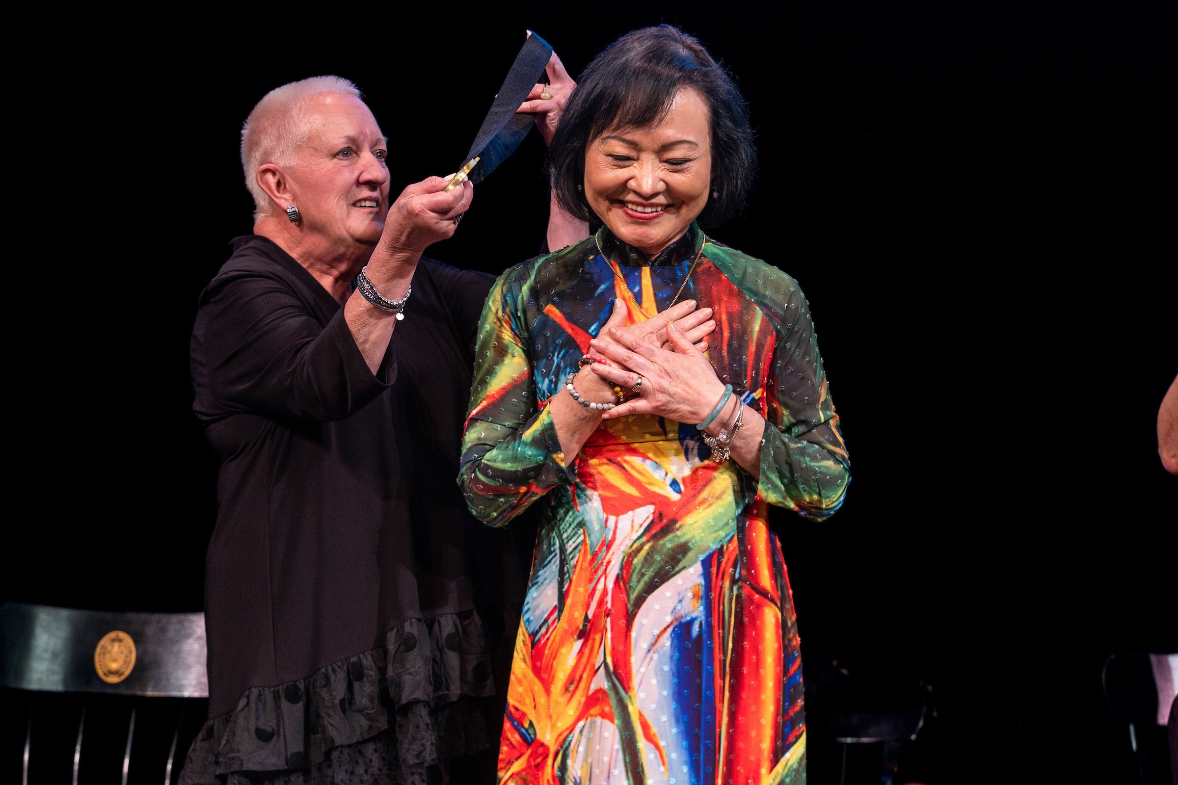 President Sue Ott Rowlands presents Kim Phuc Phan Thi with the Pearl S. Buck Award 