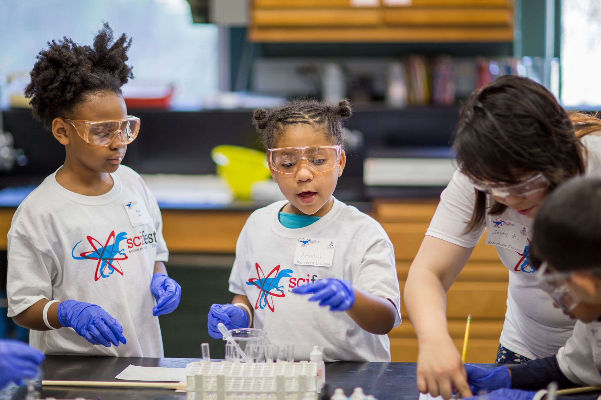 randolph-college-scifest-positive-reaction-from-young-chemists.jpg